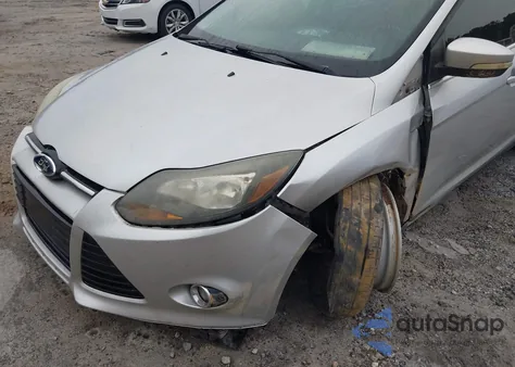 2014 Ford Focus Titanium из США, поврежденный, VIN 1FADP3N23EL402874